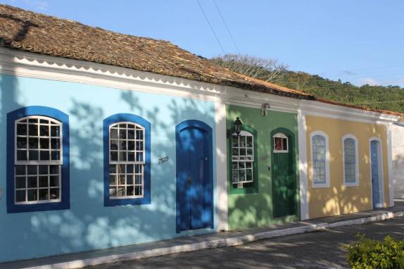 A típica e charmosa arquitetura de inspiração açoriana no Ribeirão da Ilha, no sul de Florianópolis (foto da internet)